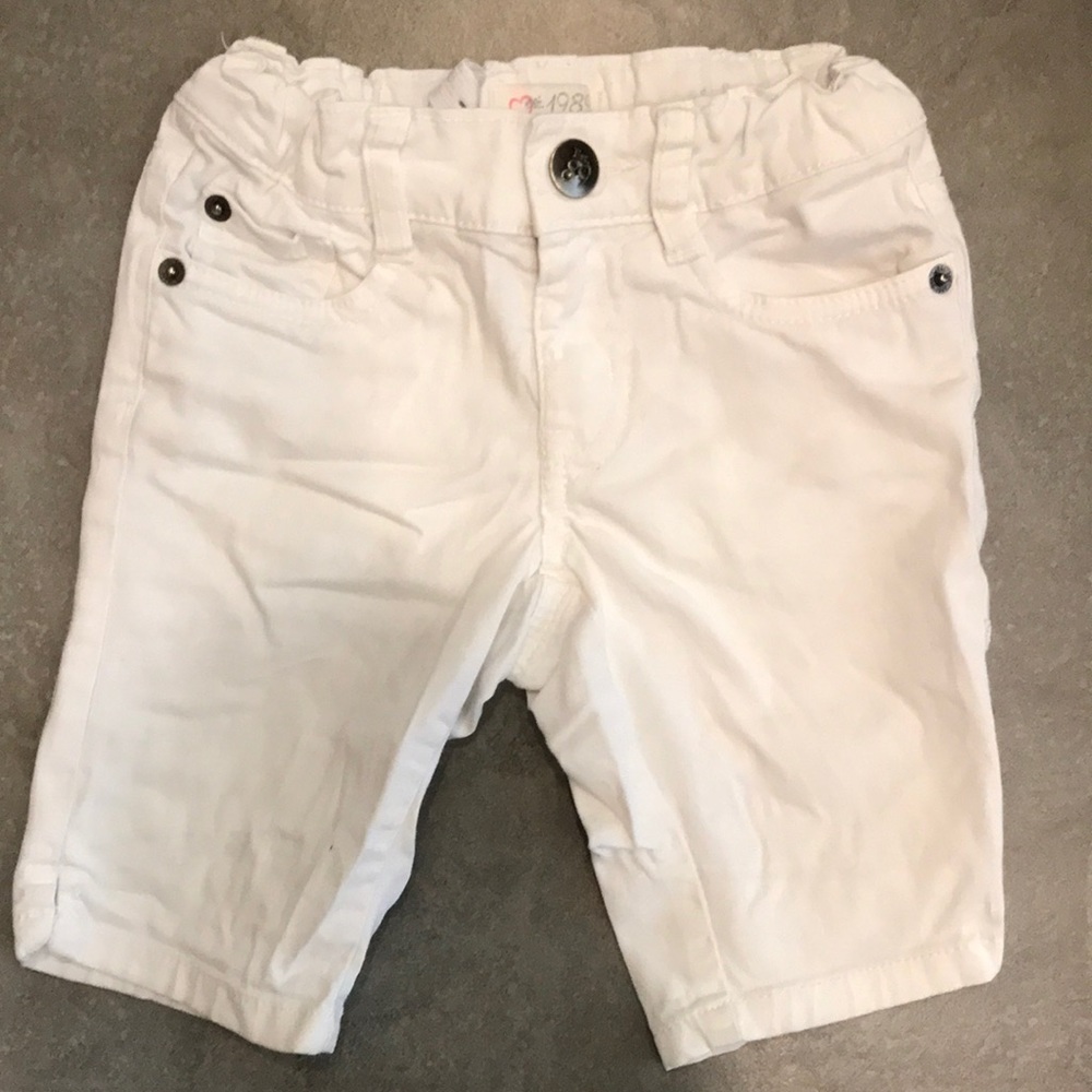 Adjustable waistband stretch white shorts